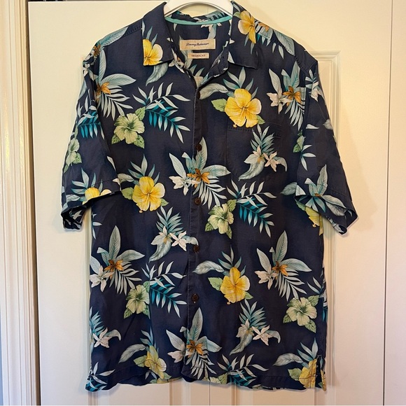 Tommy Bahama 100% silk mens button down short sleeve. Size L. Hawaiian, resort - Picture 1 of 8